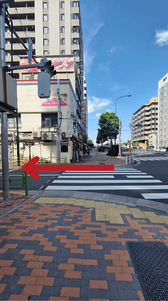 Step 2: Pass the gas station and turn left at the first intersection. You will see a curry restaurant and a butcher shop nearby.